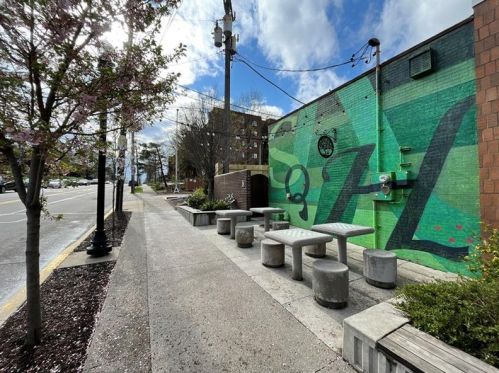 5715 Beacon St, Pittsburgh PA 15217-2028 exterior