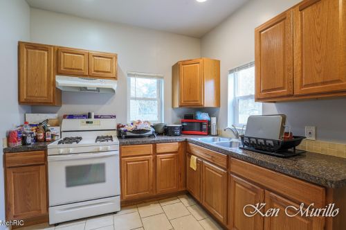 1556 Queen Ave, Grand Rapids MI 49505-4959 exterior