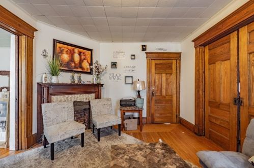 19 Parkwood St, Springfield MA 01108-2609 exterior