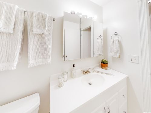 3058 Linton Dr, Taylorsville UT 84088-4632 exterior