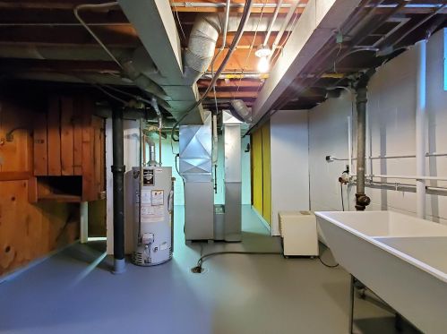 1631 Chateau Pl, Milwaukee WI 53217-6022 exterior