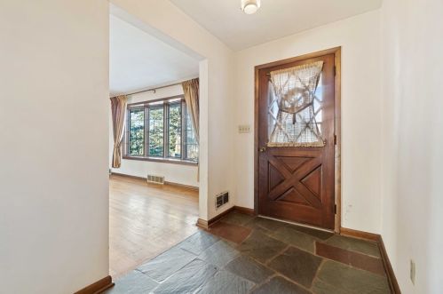 502 Glengary Dr, Pittsburgh PA  15215-1106 exterior