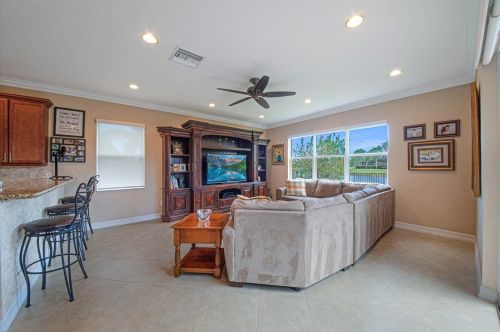 7878 Emerald Winds Cir, Boynton Beach FL 33473-7834 exterior