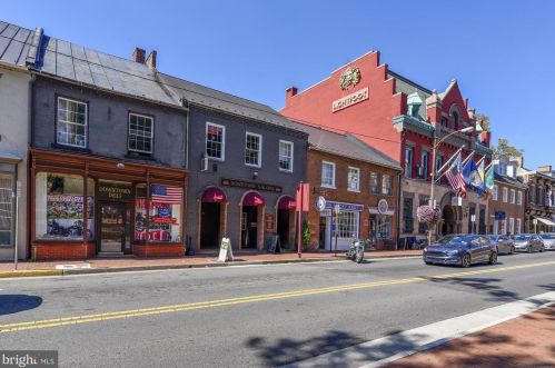 803 Catoctin Cir, Leesburg VA 20176-4951 exterior