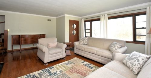 4902 Kinnickinnic Riv Pkwy, Milwaukee WI 53219-3277 exterior