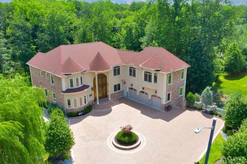 14 Madden Ct, Edison, NJ 08820-1481