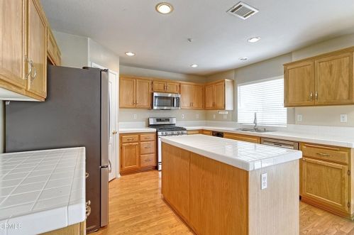 735 Kohala St, Oxnard CA  93030-8097 exterior