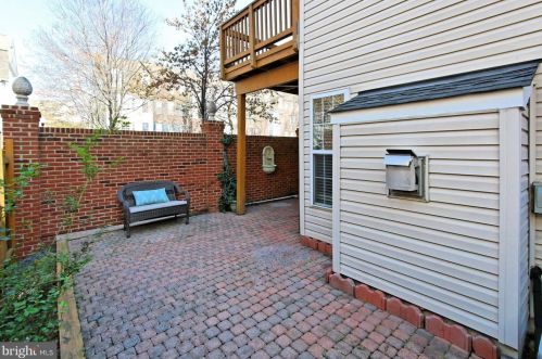 4999 Murtha St, Alexandria VA 22304-8612 exterior