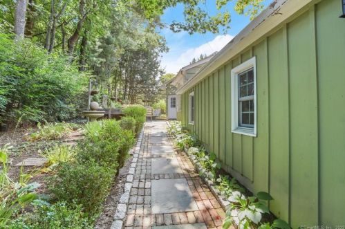 75 Nursery St, Norwalk CT 06850-1707 exterior