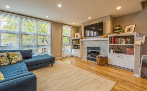 2373 Wayne Ave, Chicago IL  60614-3118 exterior