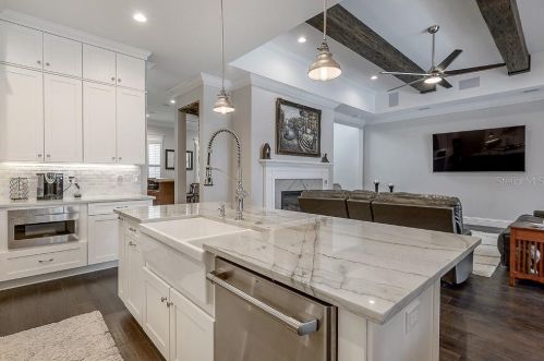 305 Hanna Ave, Tampa FL  33604-6633 exterior