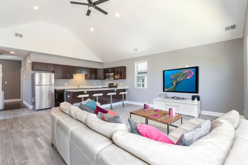 1926 May St, Chicago, IL 60608-3358