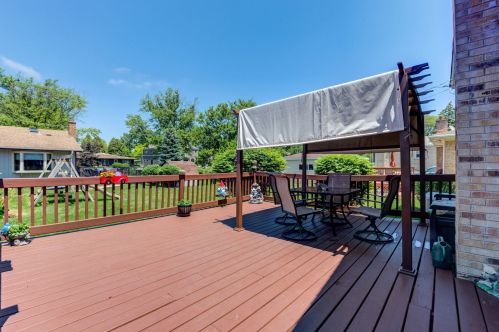 655 Fay Ave, Elmhurst IL 60126-2149 exterior