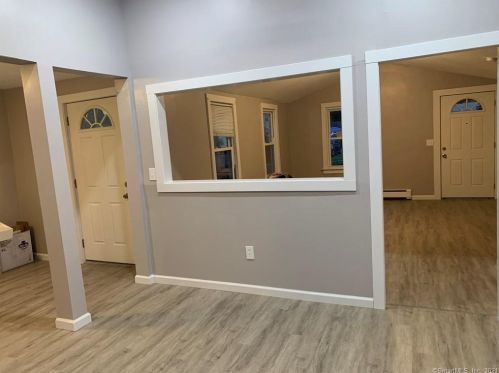 121 Barber St, Windsor CT  06095-4416 exterior