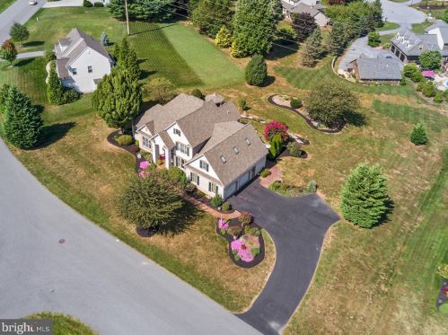 300 Country Mdw Dr, Lancaster PA 17602-1481 exterior