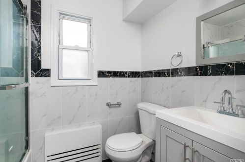 400 Emerson Pl, Valley Stream NY 11580-2805 exterior