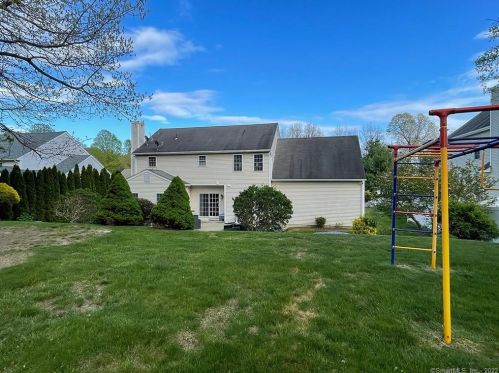 96 Juniper Dr, Milford CT 06461-9118 exterior