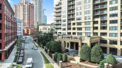 3481 Lakeside Dr, Atlanta GA 30326-1347 exterior