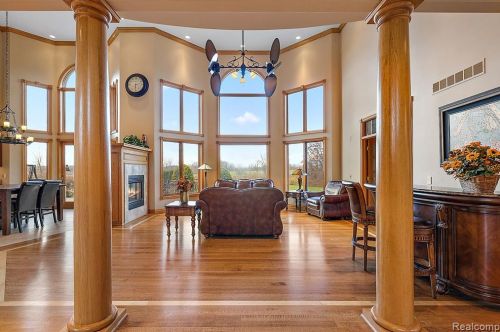 2384 Pebble Crk Dr, Rochester MI 48363-2228 exterior