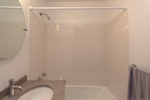 2626 Lakeview Ave, Chicago IL  60614-1809 exterior