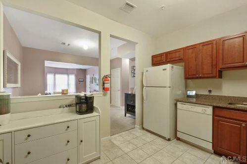 62 Frst Dr, Piscataway NJ 08854-2276 exterior