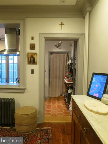 324 Camac St, Philadelphia PA 19140-4214 exterior