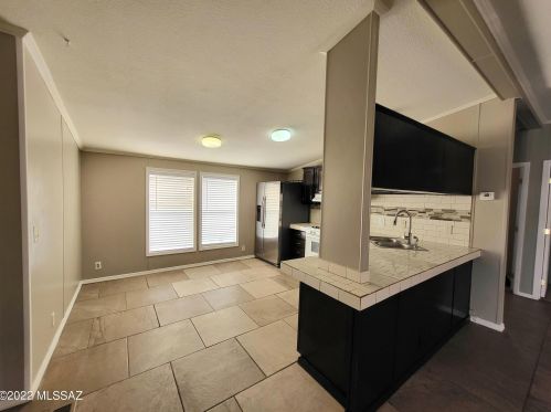 781 Lightstar Cir, Tucson AZ 85756-7250 exterior