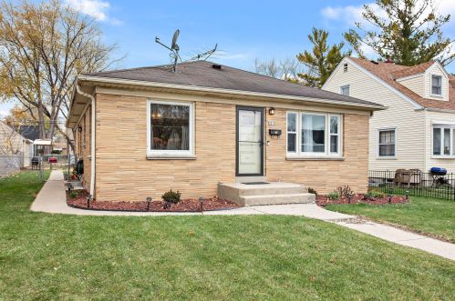 3515 61st St, Milwaukee, WI 53216-2701