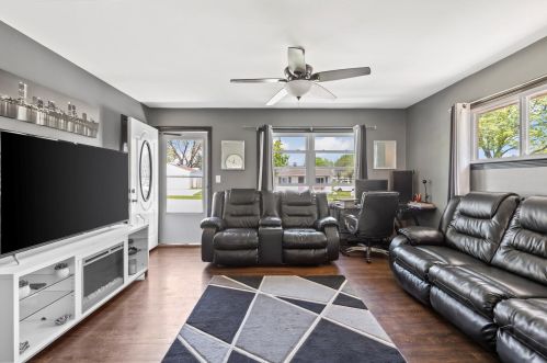 1547 Holmes Ave, Milwaukee WI  53221-3544 exterior