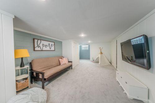 185 87 St, Milwaukee WI 53227-1717 exterior