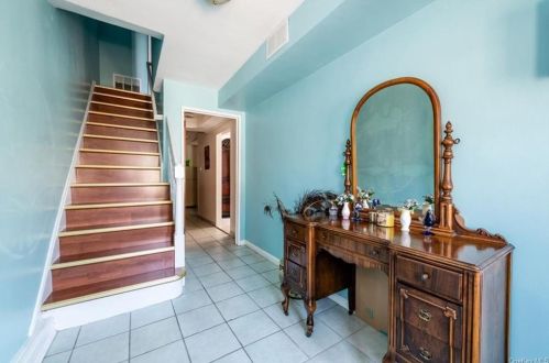 1564 Bogart Ave, Bronx, NY 10462-4002