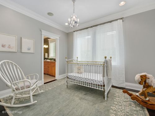 3720 Greenview Ave, Chicago IL 60613-3610 exterior