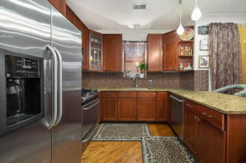 4053 Michigan Ave, Chicago, IL 60653-2282