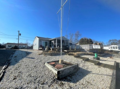 1029 Sarasota Dr, Lacey NJ 08731-5327 exterior