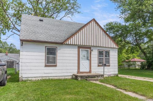 26130 Currier St, Dearborn Heights MI  48125-1416 exterior