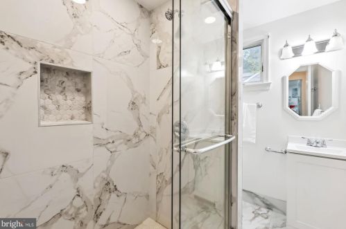 5117 Mount Vernon Memorial Hwy, Alexandria VA  22309-3319 exterior