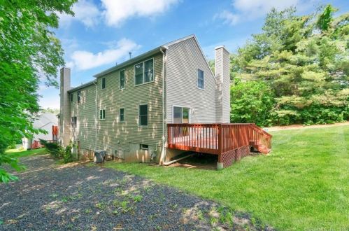 49 Woodland St, Manchester CT 06042-3077 exterior