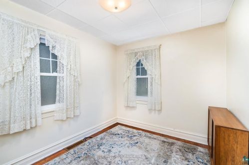 1009 5 St, Duluth MN 55806-2332 exterior