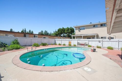 16415 Cornuta Ave, Bellflower CA  90706-4801 exterior