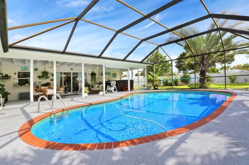 2910 Cates Cir, Fort Pierce FL  34952-5812 exterior