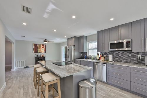 8428 Lopez Dr, Tampa, FL 33615-4922