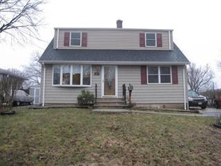 4 Bradley Dr, Edison, NJ 08817-3514