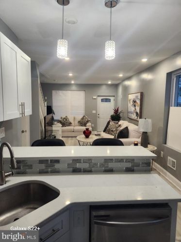 1329 26 St, Philadelphia PA 19146-4402 exterior