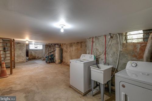 1941 30 St, Philadelphia PA 19121-1838 exterior