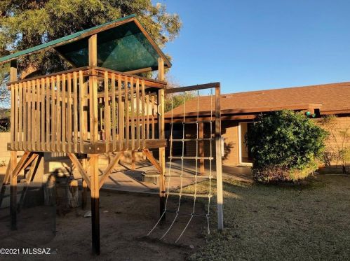 4824 Red Wolf Dr, Tucson AZ 85742-8968 exterior