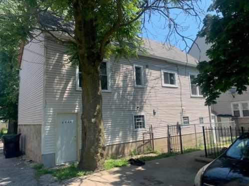 8444 Buffalo Ave, Chicago IL  60617-2609 exterior