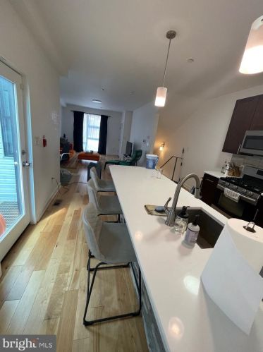 924 15 St, Philadelphia PA 19146-2141 exterior