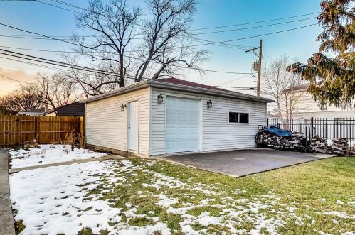 1704 Nordica Ave, Chicago IL 60707-4320 exterior