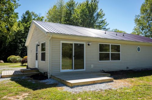 19780 Chain Lk St, Cassopolis MI 49031-9538 exterior