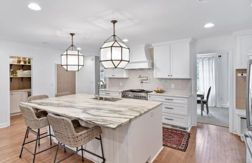 1856 Colland Dr, Atlanta GA 30318-2604 exterior